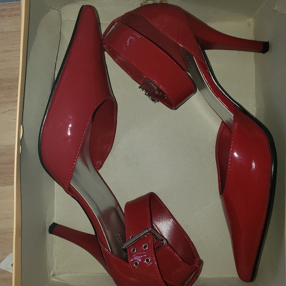 Women's Red Fioni Pump